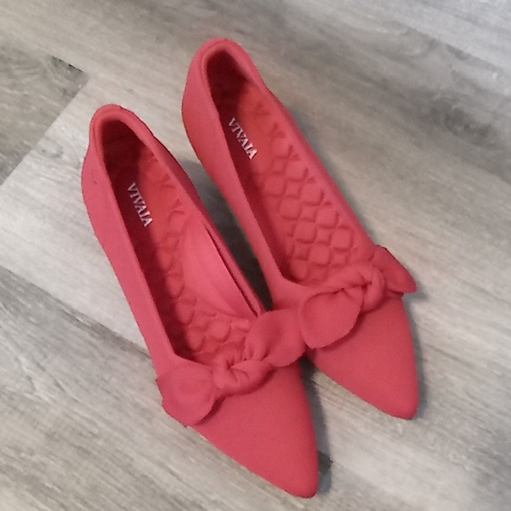 NWOT Vivaia Sasha Bow Kitten Heel Ruby Red Pointed Toe Size 9.5